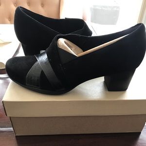 Clark’s Rosalyn black Suede Bootie 8.5 XW
